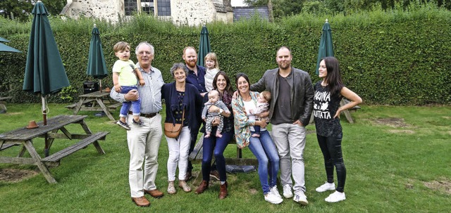 Seltenes Familientreffen (von links): ...d ihrem Mann Ryan und Tochter Sinad.   | Foto: Peter Nonnenmacher/Vertigo Signs (adobe.com)