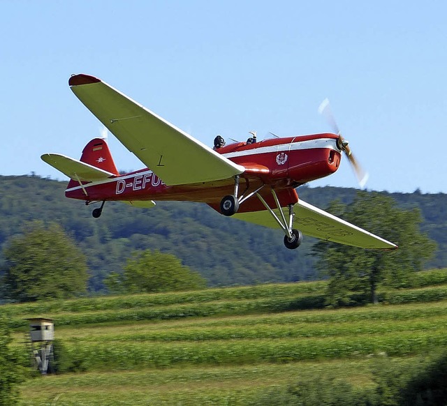 Tollkhne Piloten in ihren fliegenden ...in Altdorf/Wallburg  ein Stelldichein.  | Foto: Verein