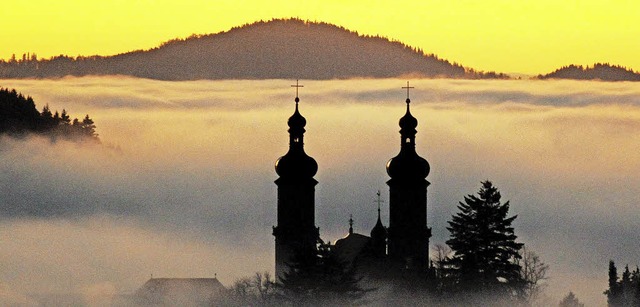 Eine badische Besonderheit hat der lan...losterkirche St. Peter im Nebelmeer.    | Foto: Rolf Haid (dpa)