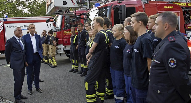 &#8222;Sie verdienen hchsten Respekt&... Vertretern der Mllheimer Feuerwehr.   | Foto: Volker Mnch