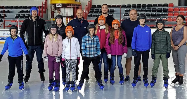 Teilnehmer des Breisacher Sommercamps besuchten die Eishalle in Colmar.  | Foto: Privat