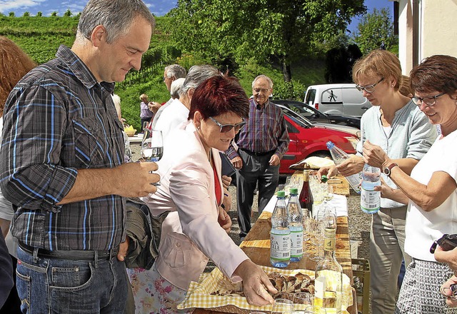 In gemtlicher Runde feierten die Kirc...ienst das Altvogtsburger Patrozinium.   | Foto: Herbert Trogus