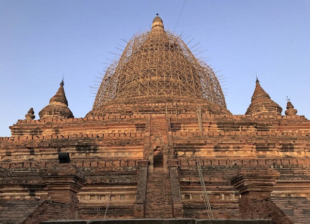 Eine der eingersteten Pagoden von Bagan   | Foto: dpa