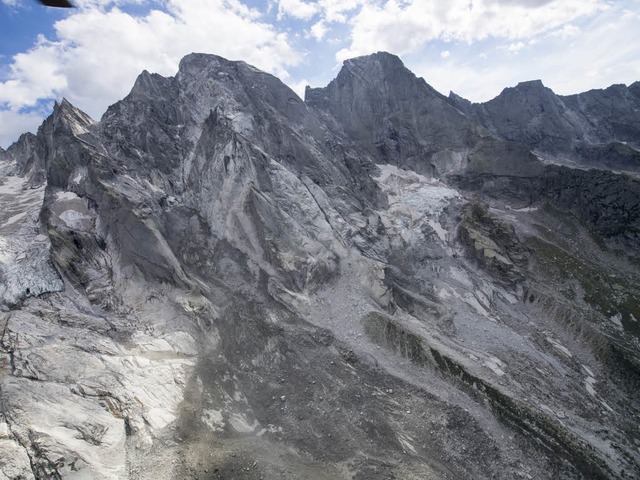 Am 3369 Meter hohen Piz Cengalo ist eine Gesteinslawine abgegangen.  | Foto: dpa