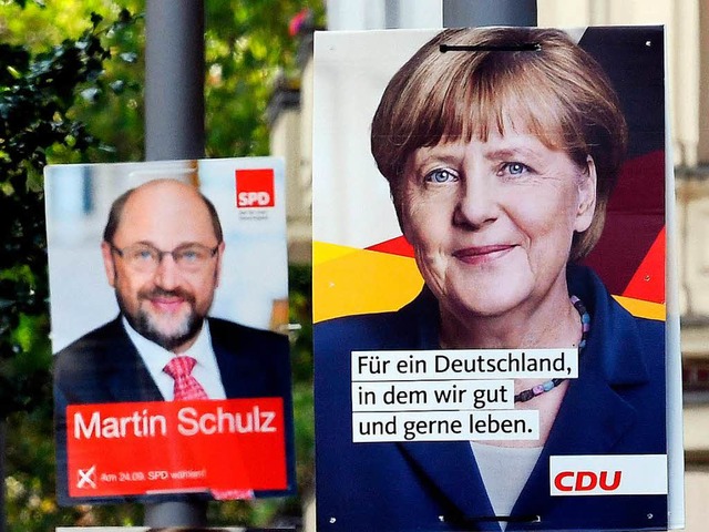 Nicht nur auf dem Plakat, sondern auch... Martin Schulz treten in Freiburg auf.  | Foto: dpa