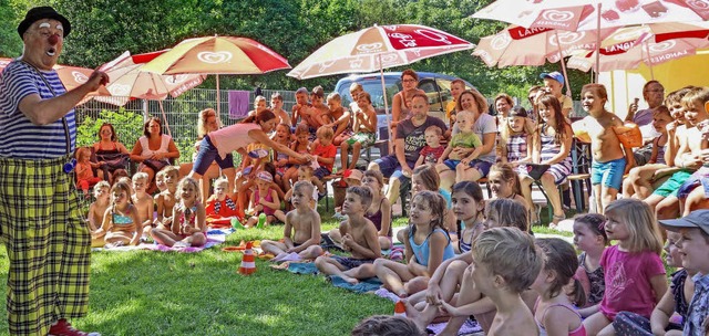 Die Kakerlakis begeisterten ihr junges Publikum im Sthlinger Schwimmbad.   | Foto: Andreas Mahler