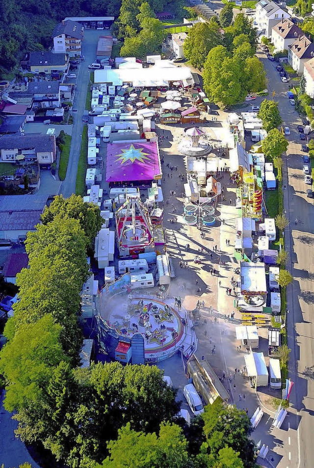 Nun wird der Chilbi-Platz wieder als P...r das Festzelt erneut aufgebaut wird.   | Foto: Sandro Palma/Uthe martin