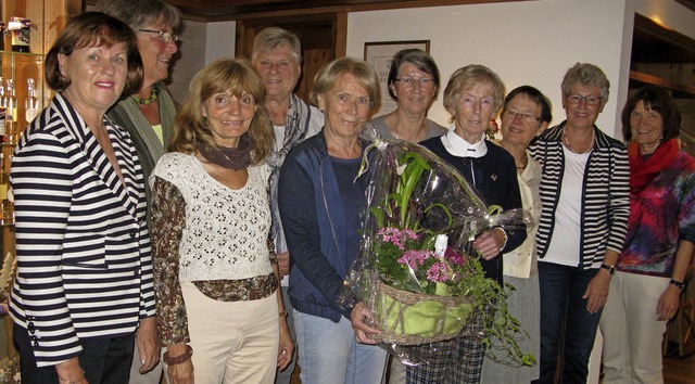 Marianne Dunkel (Mitte, mit Blumen) ha...innen in den Ruhestand verabschiedet.   | Foto: Ulrike Spiegelhalter