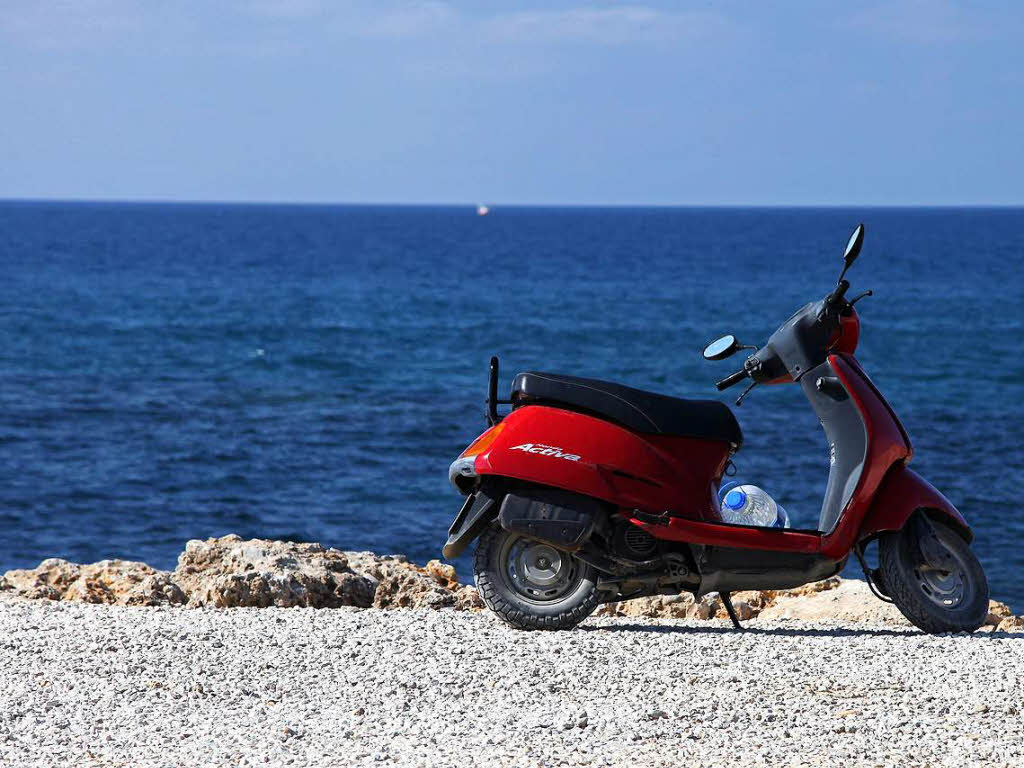 Reiner Bauer: Motorroller am Strand in Antalya