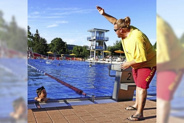 Leben retten und Schwimmen lehren