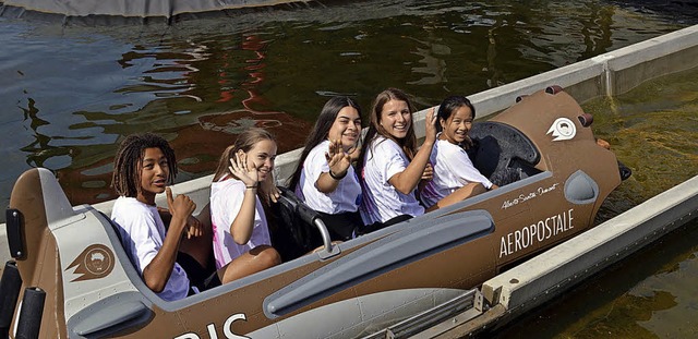 Die Region in einem Boot: Ein junger R...n links) im Parc du Petit Prince.       | Foto: Privat