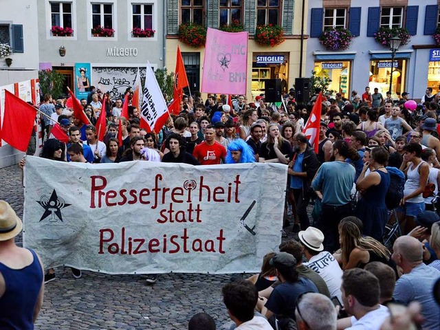 Die Demo gegen das Verbot einer linken...eite startete auf dem Augustinerplatz.  | Foto: Rita Eggstein