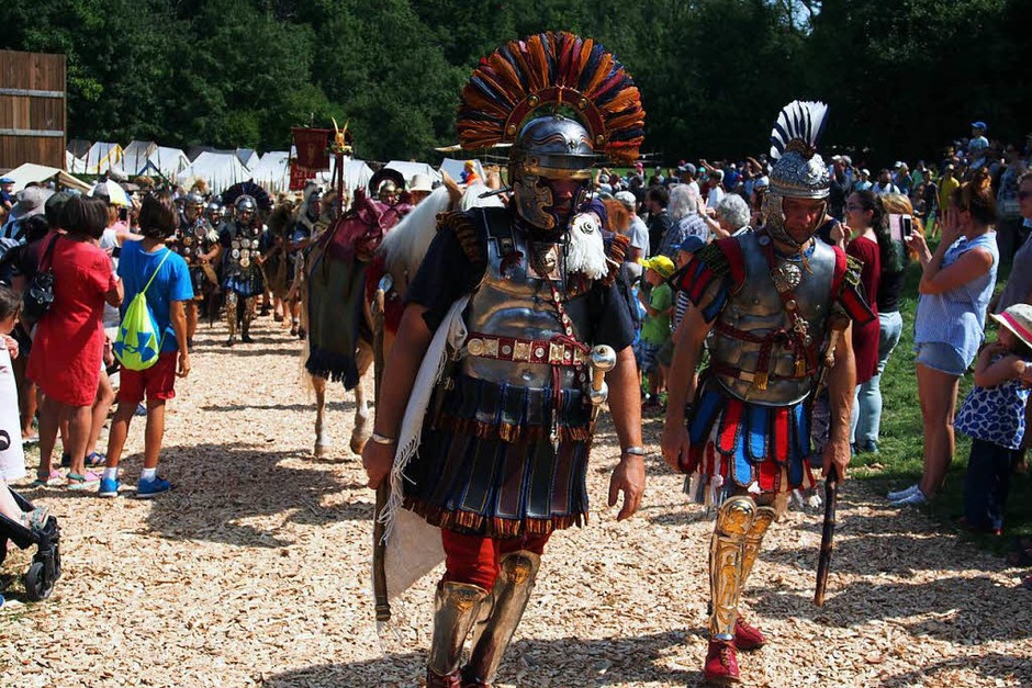 Alle Wege führen nach Augusta Raurica: Das Römerfest lockte am Wochenende wieder scharenweise Fans des alten Rom in den Kanton Baselland. (Foto: Boris Burkhardt) Alle Wege führen nach Augusta Raurica: Das Römerfest lockte am Wochenende wieder scharenweise Fans des alten Rom in den Kanton Baselland. (Foto: Boris Burkhardt)