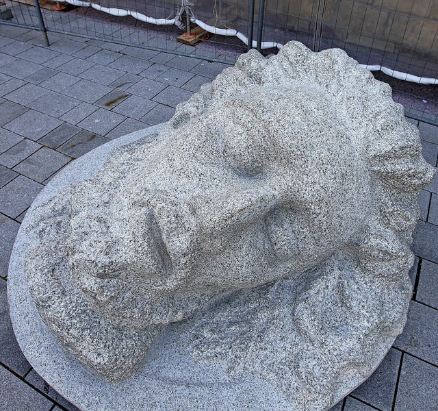 Die Skulptur zeigt den abgeschlagen Kopf Johannes des Tufers.  | Foto: Mller