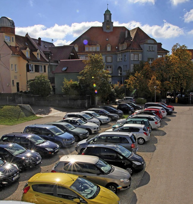 Parken beim Rathaus: Der Grundstcksei... die Stadtverwaltung verhandeln noch.   | Foto: Vollmer