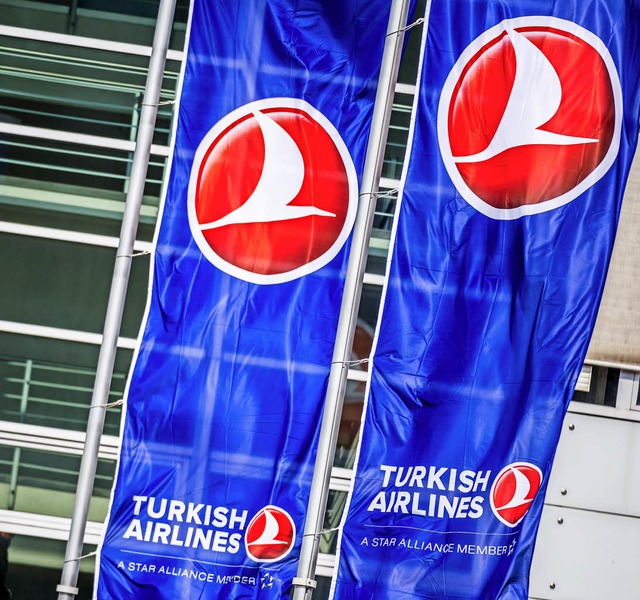 Erdogans Arm reicht offenbar  weit in ...e trkische Fluggesellschaft hinein.    | Foto: dpa