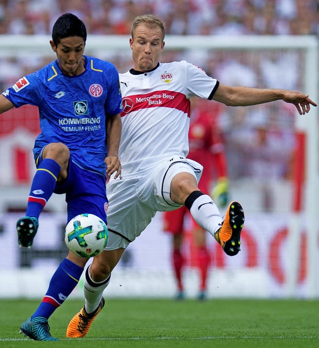 Holger Badstuber (rechts), hier im Zweikampf mit dem Mainzer Yoshinori Muto    | Foto: DPA