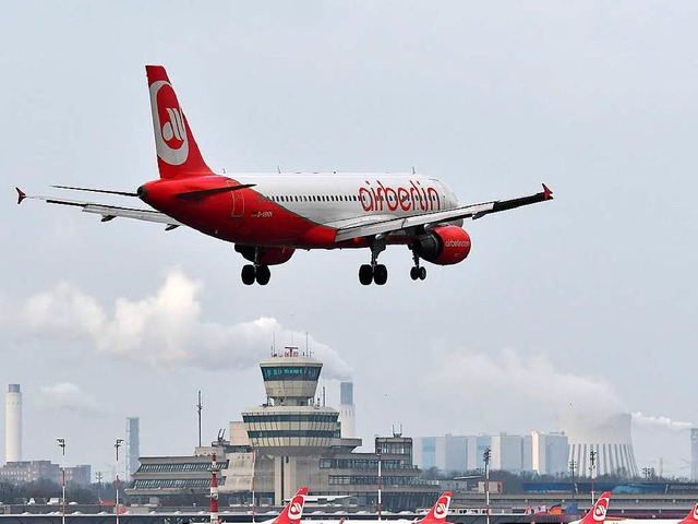 Wie lange starten und landen sie noch?...von Air Berlin am Heimatairport Tegel   | Foto: dpa