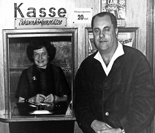 Das Kinobesitzerpaar Ambs an der Kinokasse  | Foto: Armin E. Mller