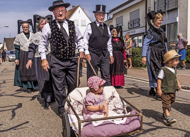 Ein Blickfang waren die Trachtengruppe...d Kandern in ihrer Markgrfler Tracht.  | Foto: Alexander Anlicker