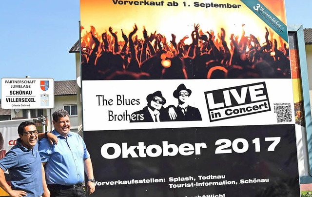 Groes Blues Brothers Plakat am Schna... Schelshorn (rechts) und Mehmet Ermis.  | Foto: Ulrike Jger