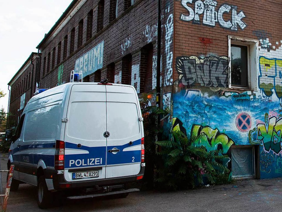 Das autonome Zentrum KTS an der Basler Strae ist am Freitag durchsucht worden.   | Foto: Patrick Seeger/dpa
