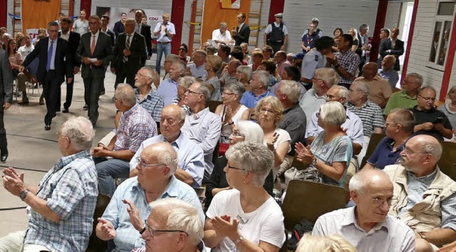 Mit viel Beifall wurde Thomas de Maizire in tlingen begrt.   | Foto: SENF