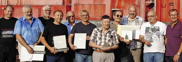 Gruppenleiter Udo Zepf (von links) ehr...rrer in den Ruhestand verabschiedet.   | Foto: Sedlak