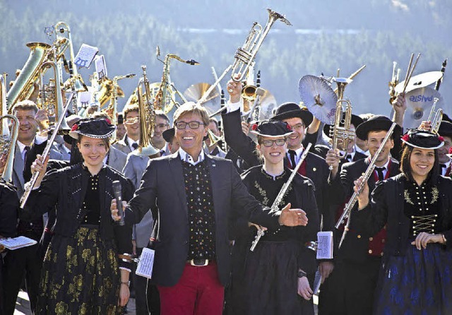 Parade zum Abschluss des Blosmusikfeschtivals 2016 mit Hansy Vogt.    | Foto: HTG