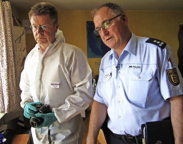 Chefermittler Wolfgang Hanser (rechts)...bert Gsell vom Polizeirevier Lrrach.   | Foto: ZVG