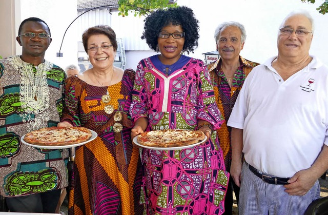 Jean Bonane Bakindika, Caterina Mandie...n links) freuen sich ber den Erfolg.   | Foto: Ines Biedenkapp