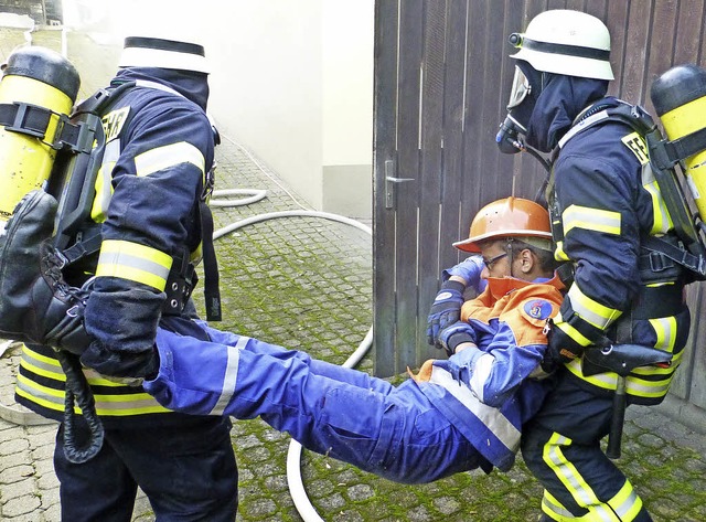 Personenrettung &#8211; auch das gehr...g der Freiwilligen Feuerwehr Hsingen.  | Foto: Vera Winter