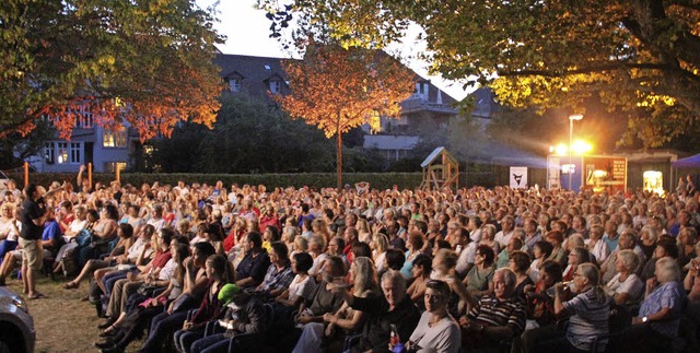 Filme in  schner Atmosphre erleben: ...rd  der Stadtpark zum  Open-Air-Kino.   | Foto: Monika Weber