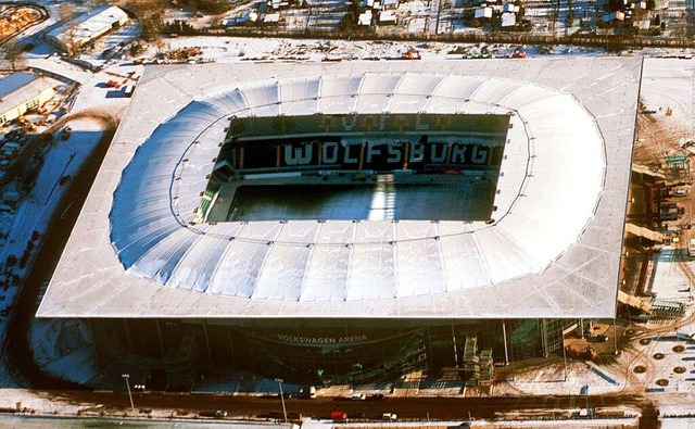 Die Volkswagen-Arena in Wolfsburg wurde von der Kster GmbH gebaut.  | Foto: dpa