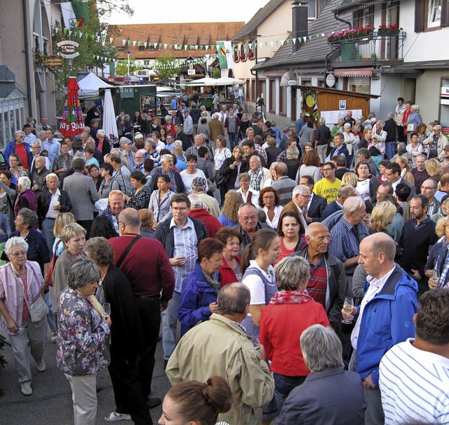 Whrend des Festes ist viel los in Eichstetten   | Foto: Gemeinde