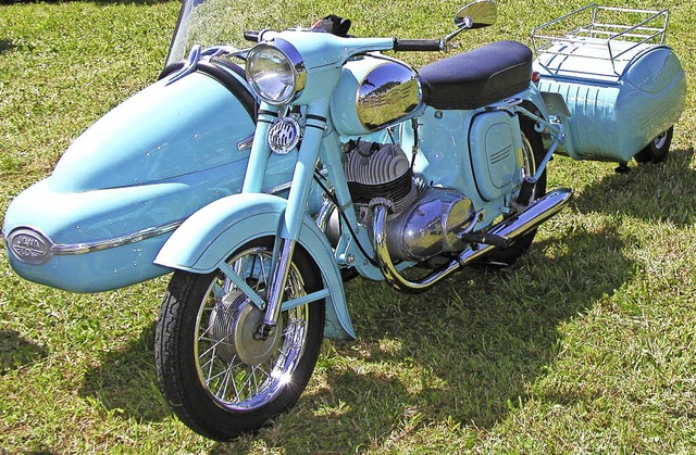 Dieses  Motorrad mit Seitenwagen und A...f einem Makadam-Treffen zu bestaunen.   | Foto: Markus Straub