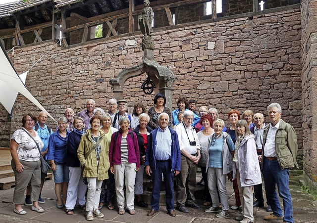 Vor historischem Gemuer: Der Jahresau...s und im Anschluss nach Schlettstadt.   | Foto: privat