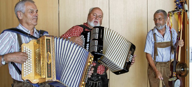 Das Trio Leberle mit (v.li.)  Hansjrg...sikalische Unterhaltung der Senioren.   | Foto: Seifried