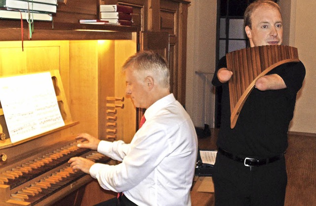 Matthias Schlubeck (Panflte) und Igna...lischen Stadtkirche in Bad Sckingen.   | Foto: Michael Gottstein