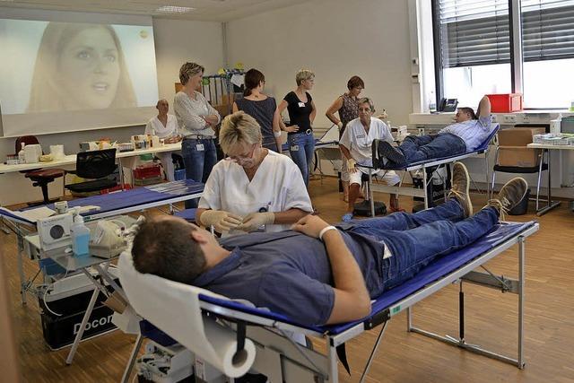 Firmen beteiligen sich an Blutspendeaktion