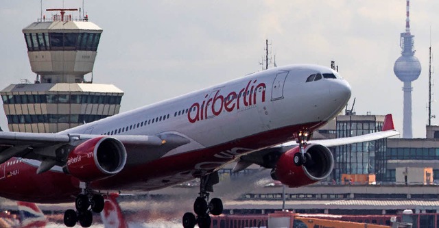 Ein Flugzeug der Fluggesellschaft Air ...hebt vom Flughafen Tegel in Berlin ab.  | Foto: dpa