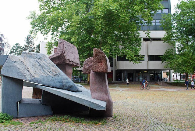 So ruhig war es am Mittwocheabend  auf dem Lrracher Rathausvorplatz nicht.  | Foto: Thomas Loisl Mink