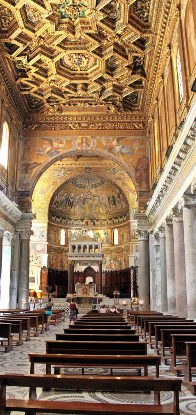 Innenansicht: die Basilika Santa Maria in Trastevere   | Foto: dpa