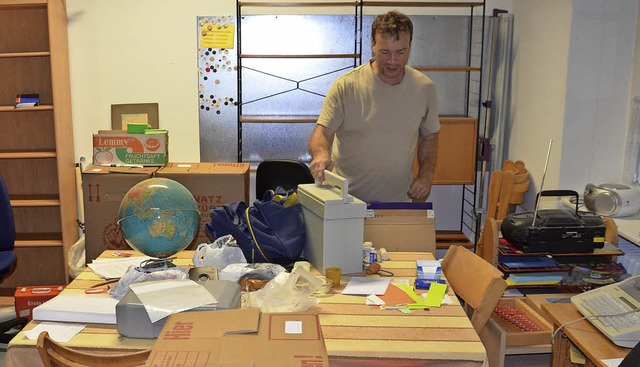 Pfarrer Michael Donner inmitten von Um... seine seelsorgerische Arbeit ausben.  | Foto: Marco Schopferer