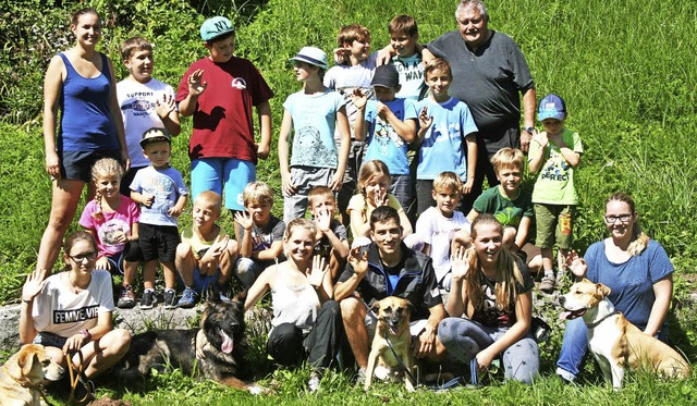 Glckliche Vierbeiner, glckliche Zwei...en beim  Schferhundeverein Langenau.   | Foto: Ralph Lacher