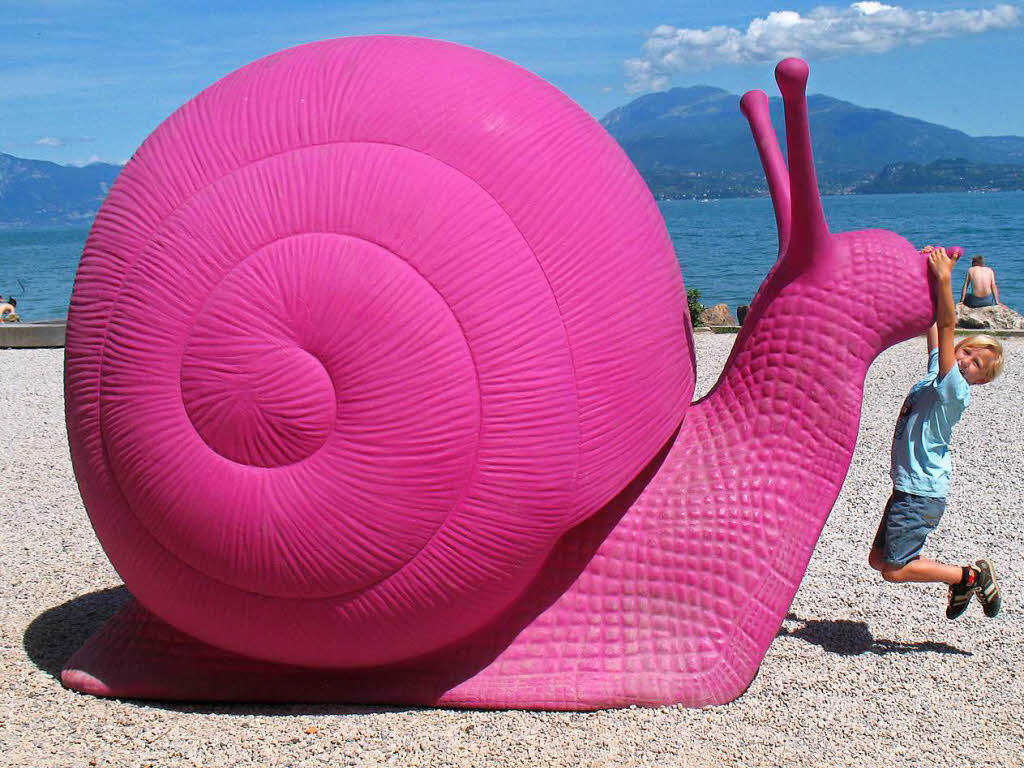 Daniela Jung: Erinnerung an einen wunderschnen Sommerurlaub in Italien. Entstanden ist das Foto im August 2011 am Gardasee in Sirmione bei einem Strandspaziergang. Damals wurden Skulpturen diverser Knstler ausgestellt.