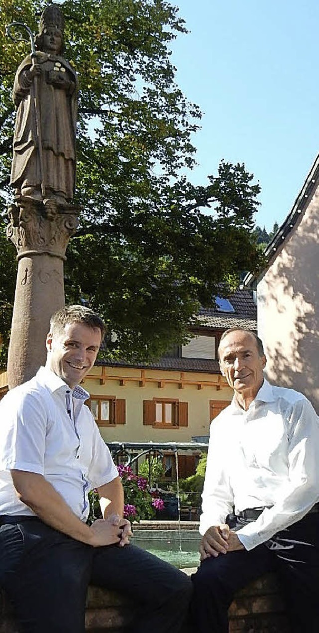 Eberhard Gienger (rechts) zu Gast in E...empfing ihn  vor Elzachs Stadtpatron.   | Foto: Kurt Meier