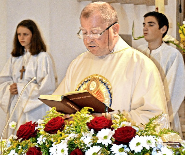 Pfarrer Pal  predigte wie schon 2016  ...n Gotteshusern der Seelsorgeeinheit.   | Foto: Paul Berger