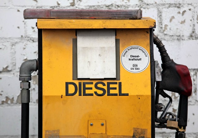 Wie geht es weiter mit dem Diesel? Ein...ge, die Politiker beantworten mssen.   | Foto: DPA