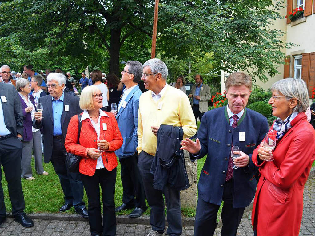 Vor der Erffnung der Sonderausstellung im Dorfmuseum am Freitag: Auch Landrtin Dorothea Strr-Ritter und CDU-Bundestagsmitglied und -kandidat Matern von Marschall (von rechts) waren gekommen.